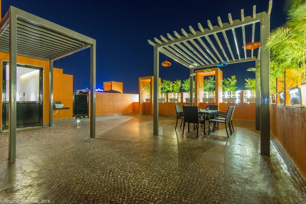 The Elements Hotel Rajkot Buitenkant foto