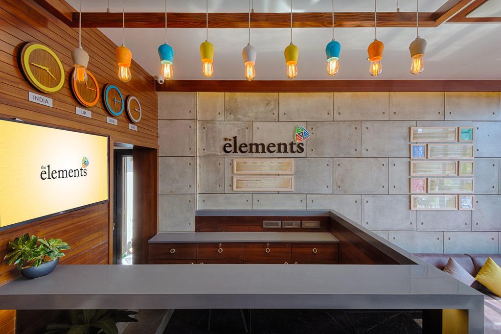 The Elements Hotel Rajkot Buitenkant foto