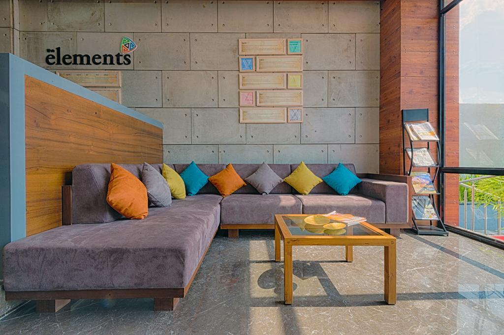The Elements Hotel Rajkot Buitenkant foto