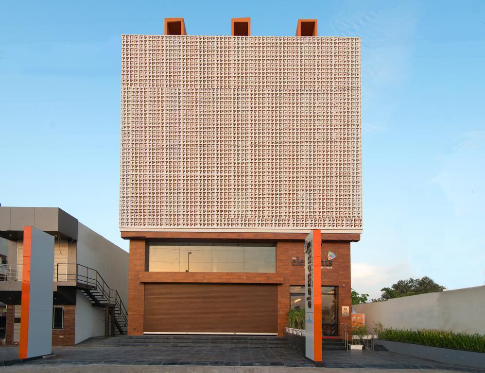 The Elements Hotel Rajkot Buitenkant foto